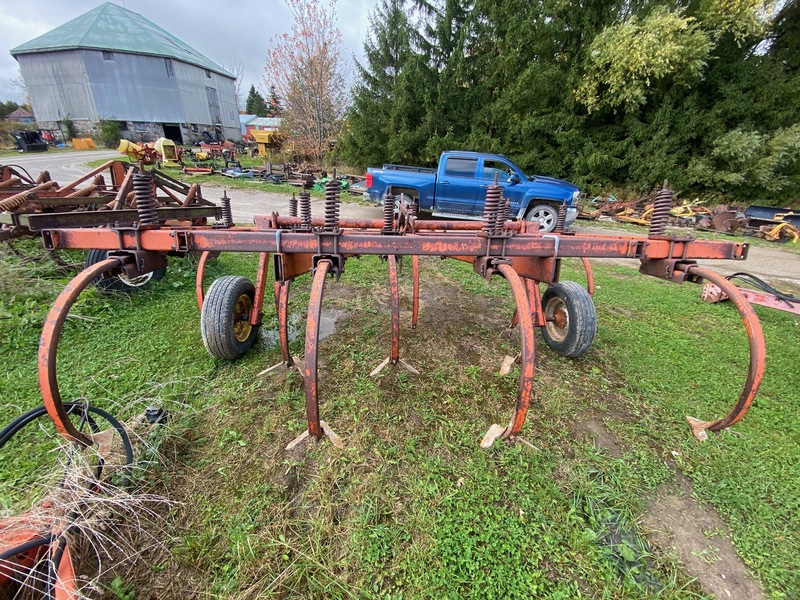 Tillage - Plows  Allis-Chalmers 1600 Chisel Plow Photo