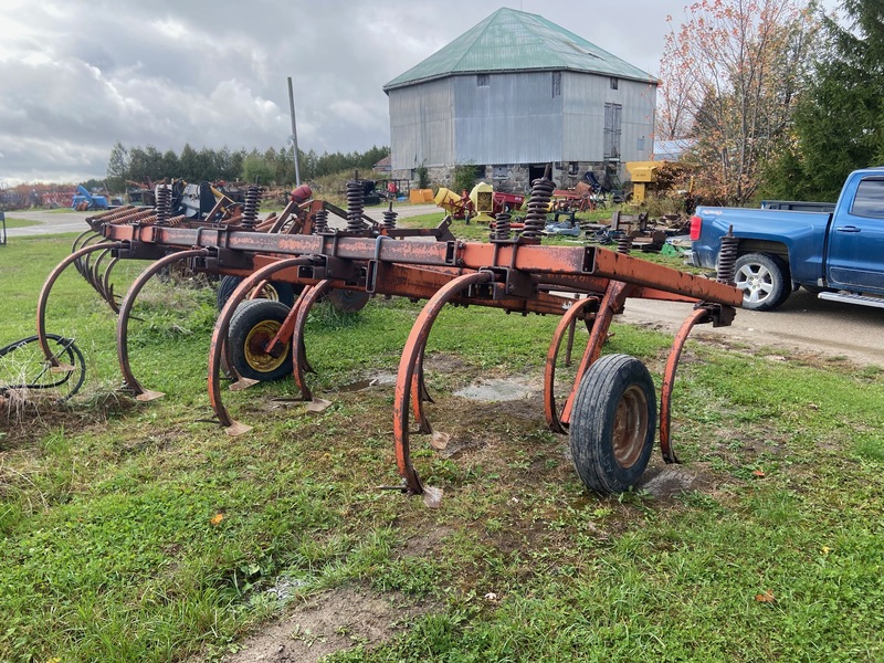 Tillage - Plows  Allis-Chalmers 1600 Chisel Plow Photo