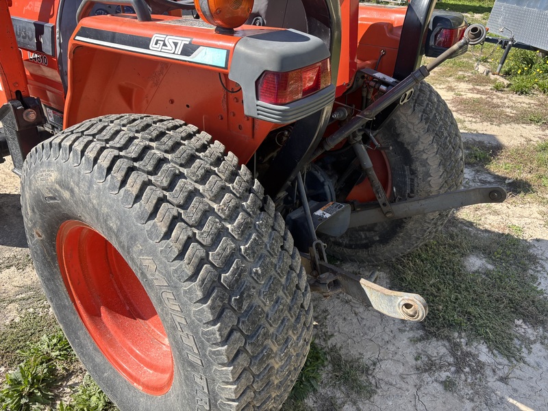 Kubota L4610 Tractor Loader for sale 