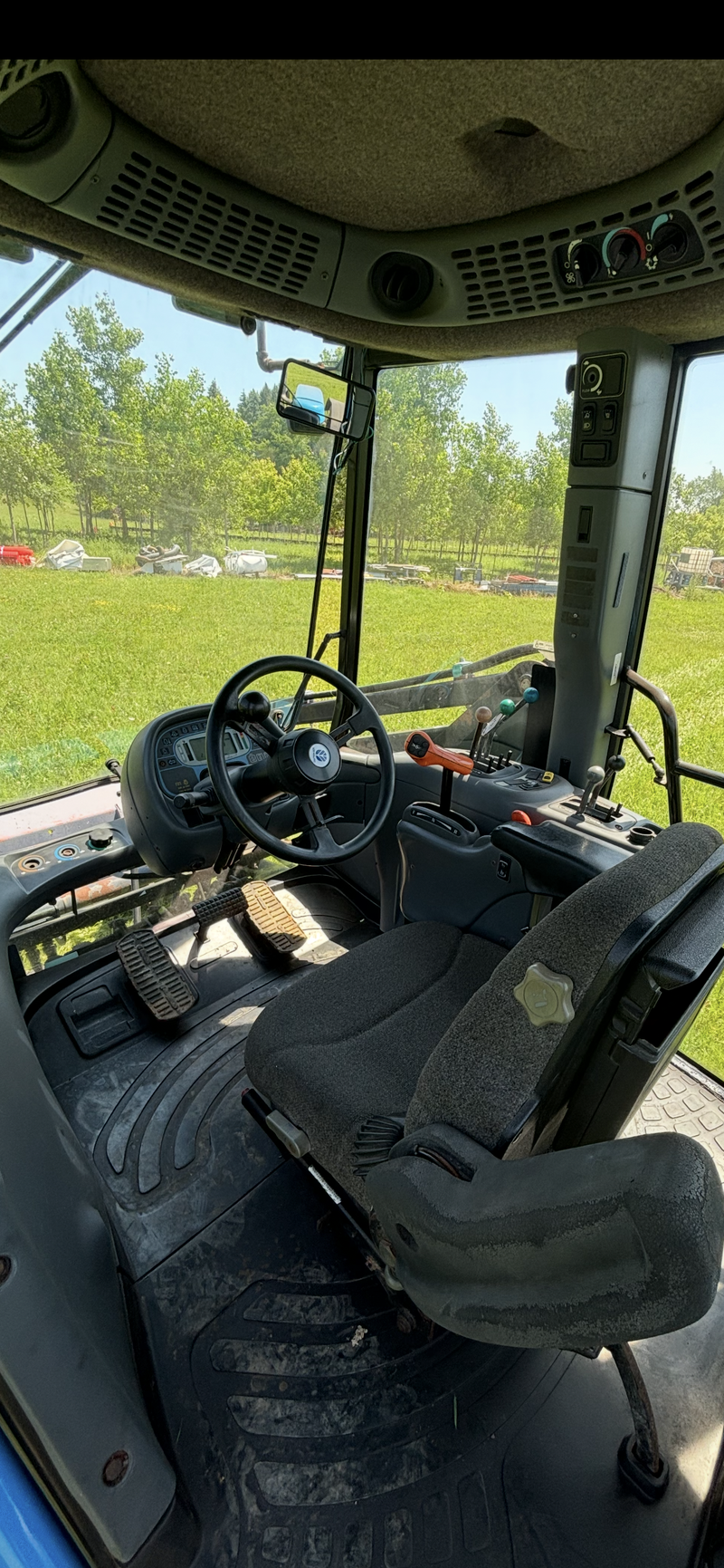 New Holland TV140 Bi directional Tractor for sale 