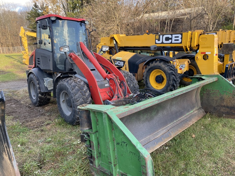 JCB 409 Compact Wheel Loader with plow 