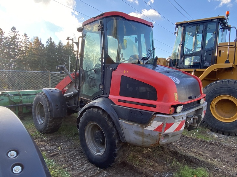 JCB 409 Compact Wheel Loader with plow 