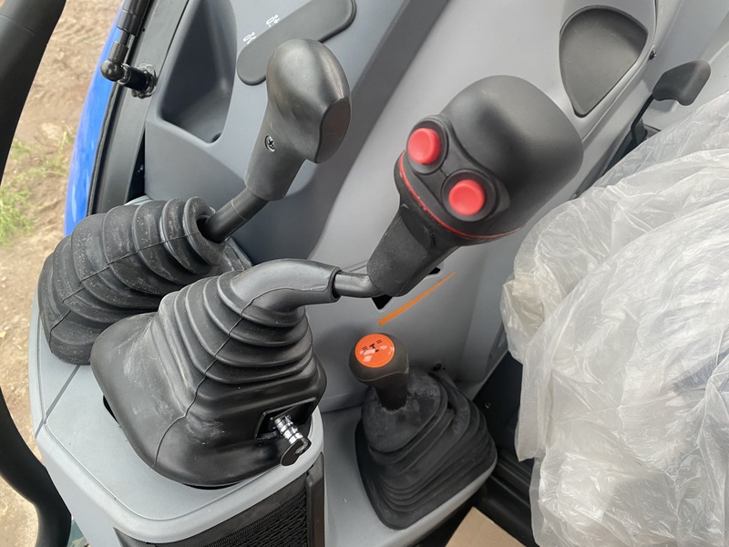 New Holland Powerstar 120 Tractor w/Plow 