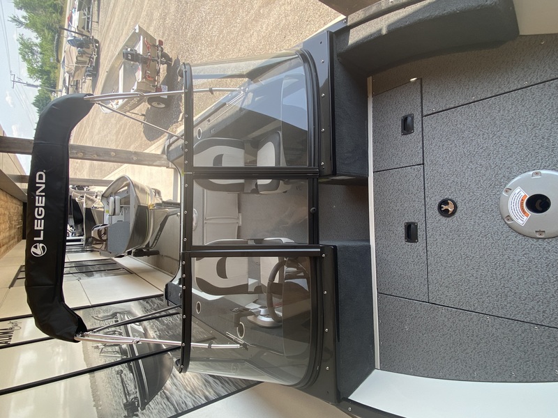 Boats  2026 Legend R15 Photo