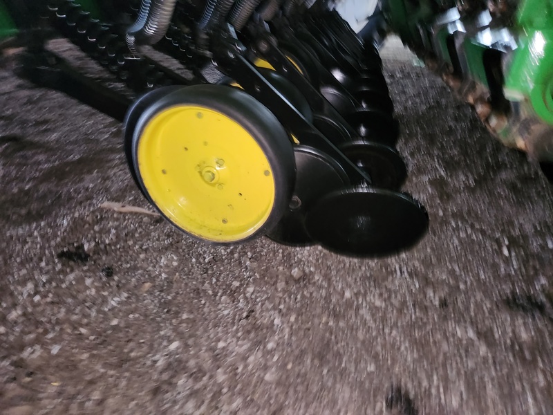 Planting Equipment  John Deere 750 No Till Drill  Photo