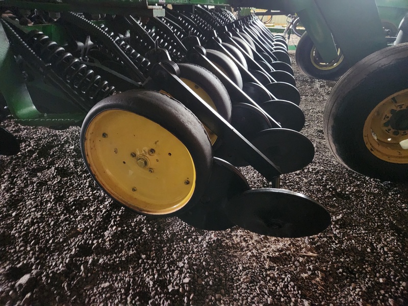 Planting Equipment  John Deere 750 No Till Drill  Photo