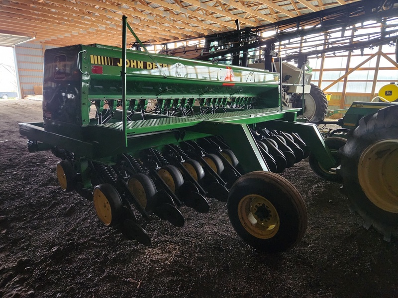 Planting Equipment  John Deere 750 No Till Drill  Photo