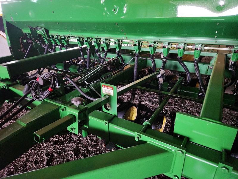 Planting Equipment  John Deere 750 No Till Drill  Photo