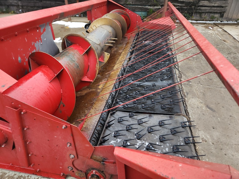 Combines & Harvesting Equipment  Case IH 1015 Pickup Head  Photo