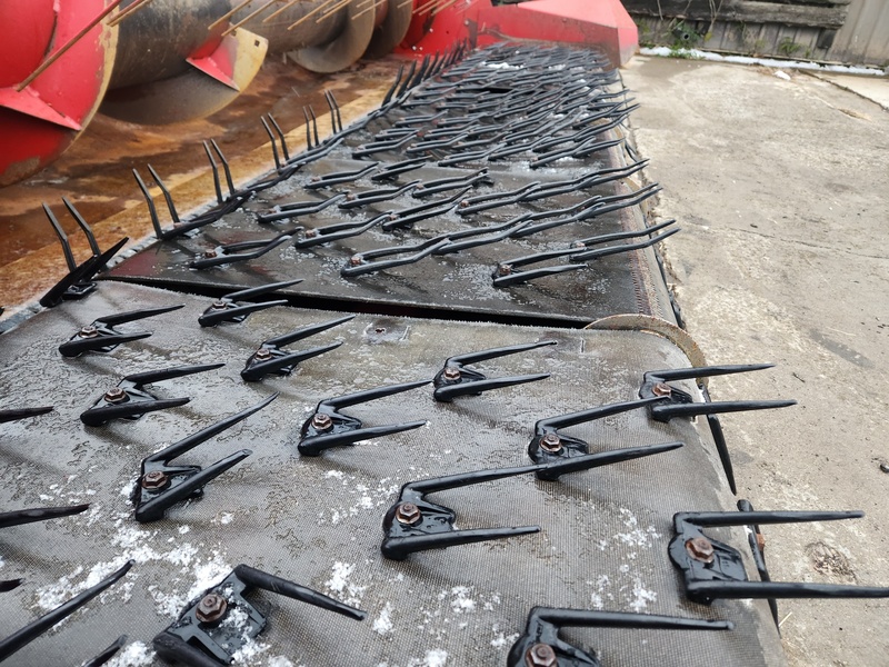 Combines & Harvesting Equipment  Case IH 1015 Pickup Head  Photo