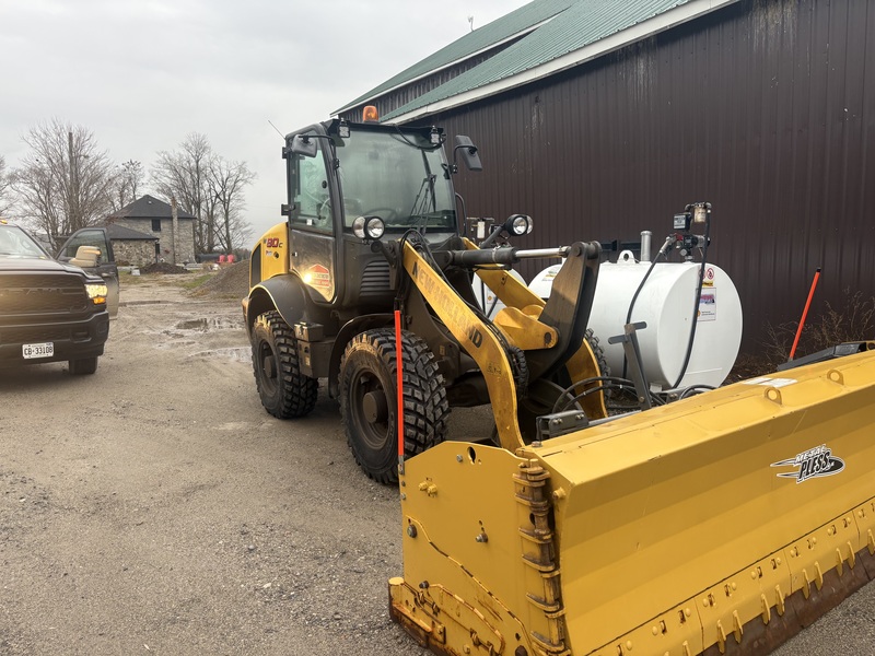 New Holland W80C Loader with Metal Pless 10-16LE