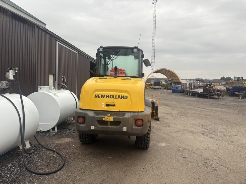 New Holland W80C Loader with Metal Pless 10-16LE