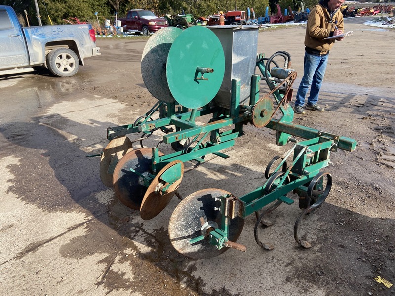 Tillage - Discs  Disc Hiller - 3PT Photo
