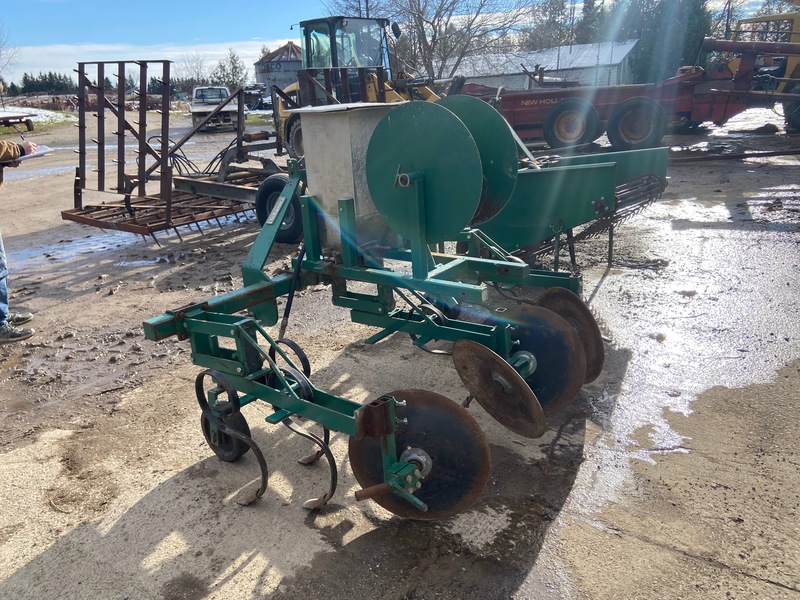Tillage - Discs  Disc Hiller - 3PT Photo