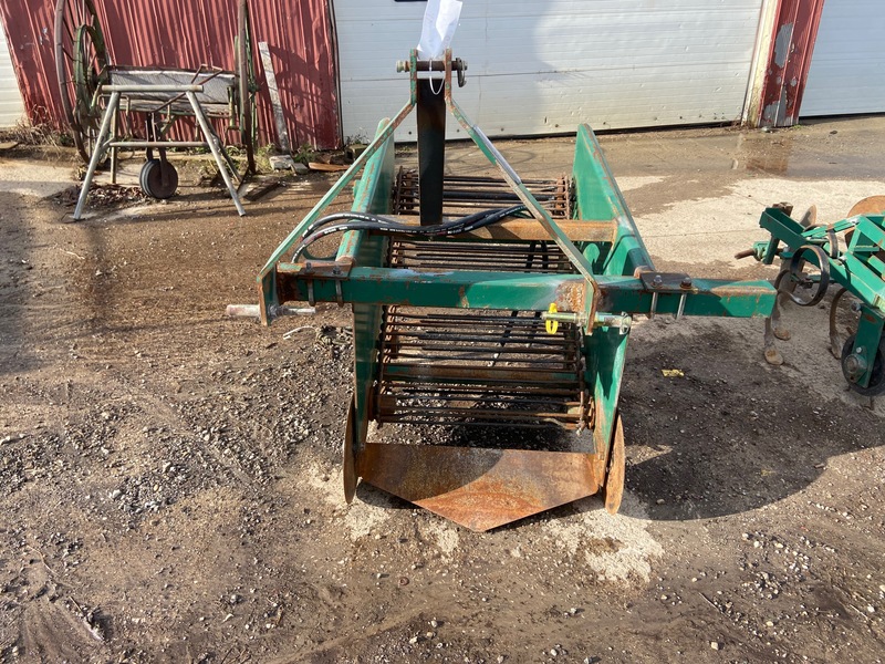 Vegetable Equipment  Potato Digger - 3PT Photo