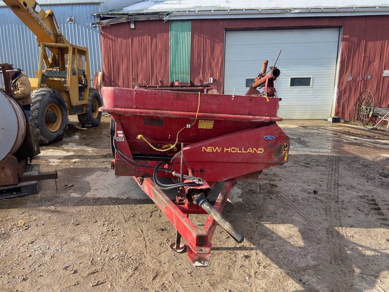 Manure Equipment  Manure Spreader - New Holland 185 Photo