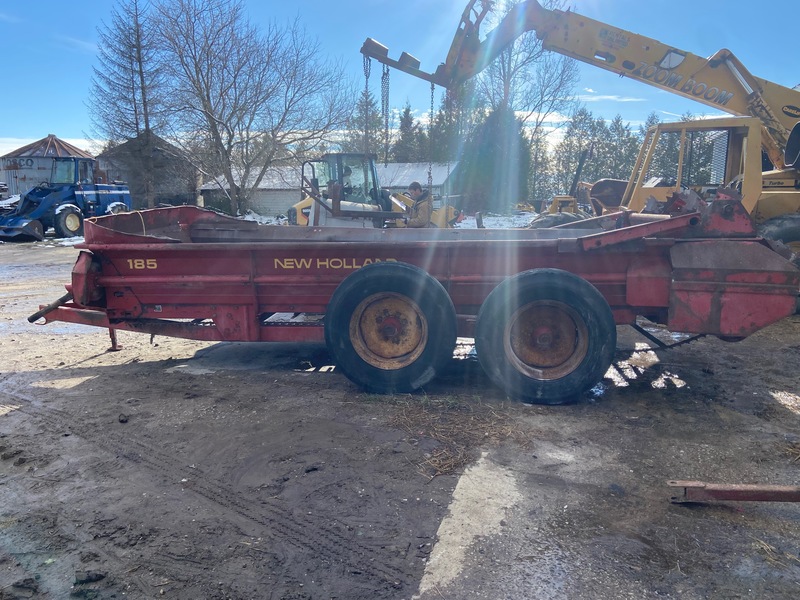 Manure Equipment  Manure Spreader - New Holland 185 Photo