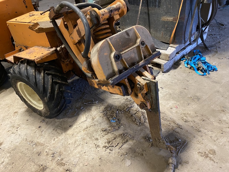 Case DH5 Trencher/Cable puller 