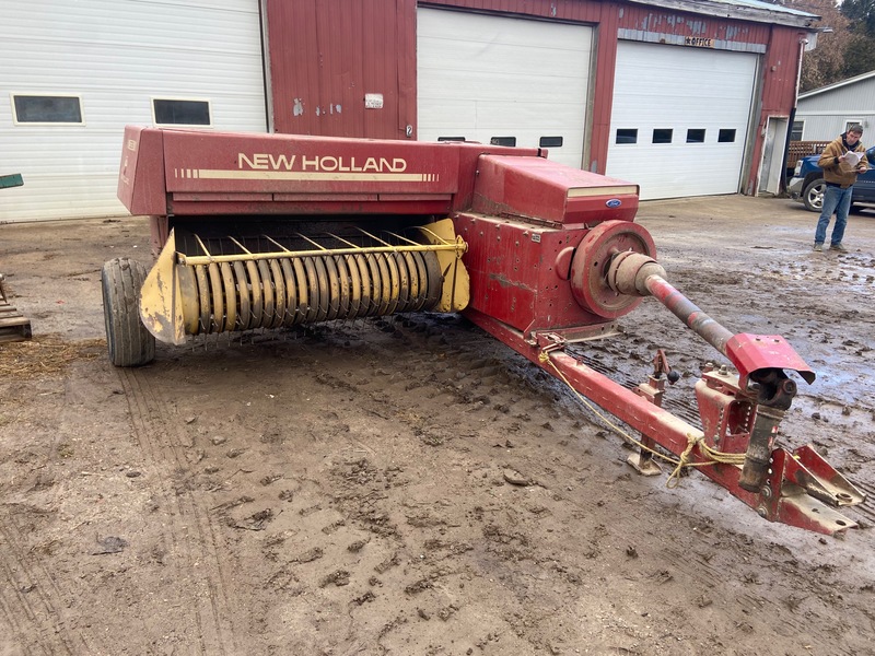 New Holland 326 - Baler