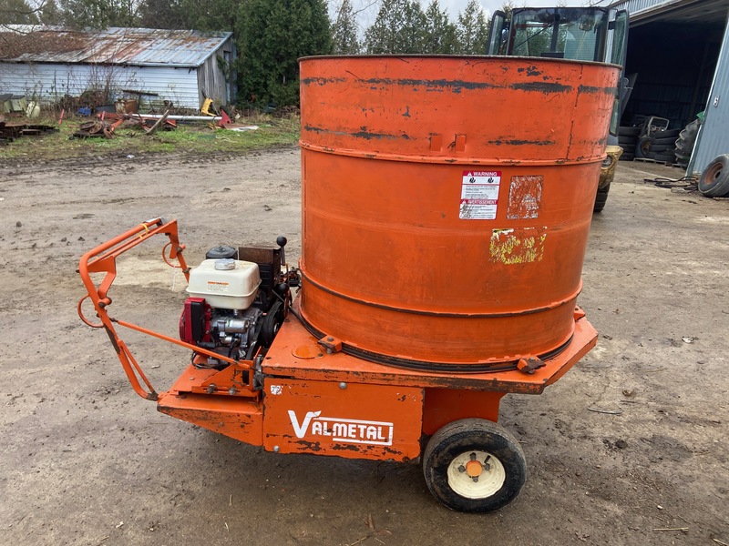Hay/Forage/Livestock  Valmetal Bale Chopper Photo