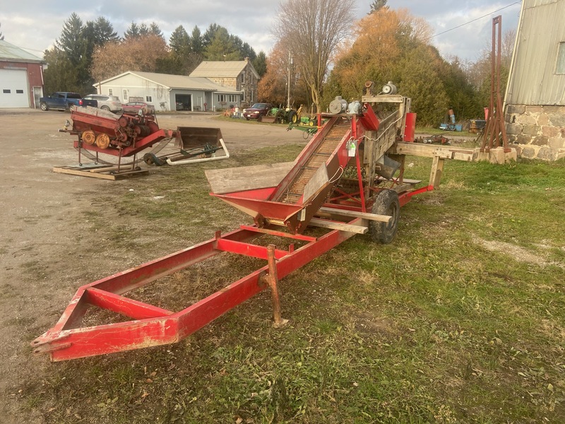 Vegetable Equipment  Boggs Potato + Onion Grader Photo