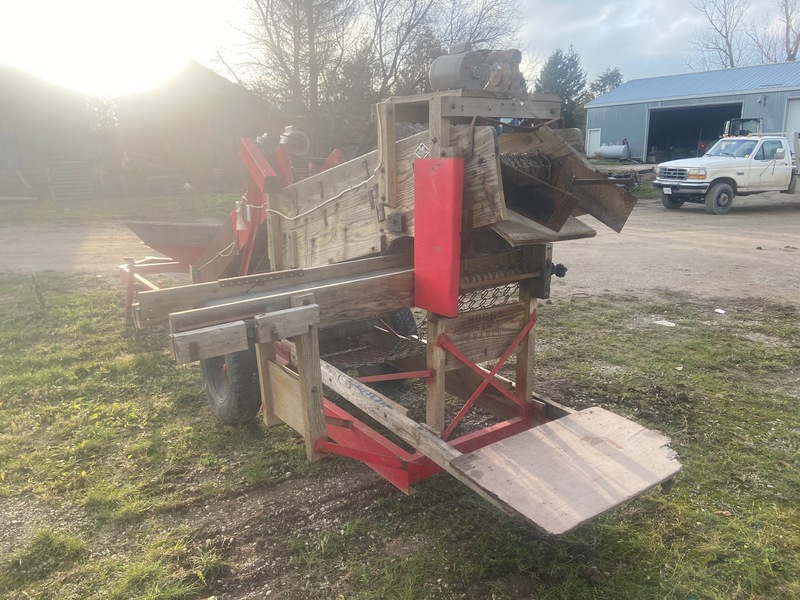 Vegetable Equipment  Boggs Potato + Onion Grader Photo