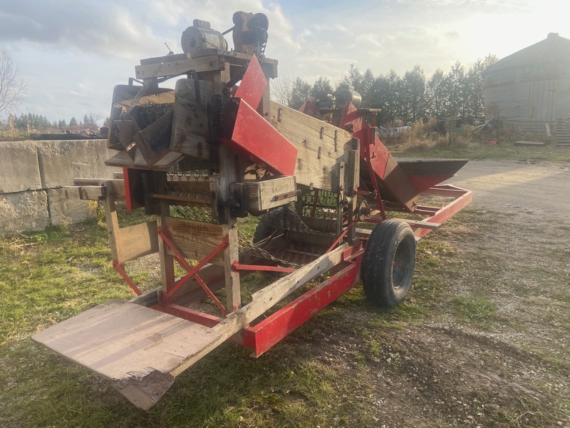 Vegetable Equipment  Boggs Potato + Onion Grader Photo