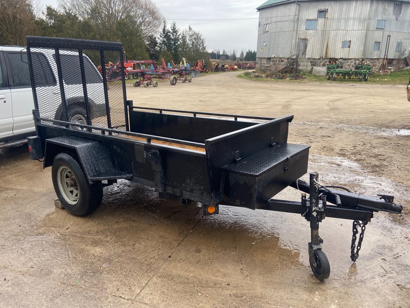 Utility Trailer - 4.2' x 8.2'