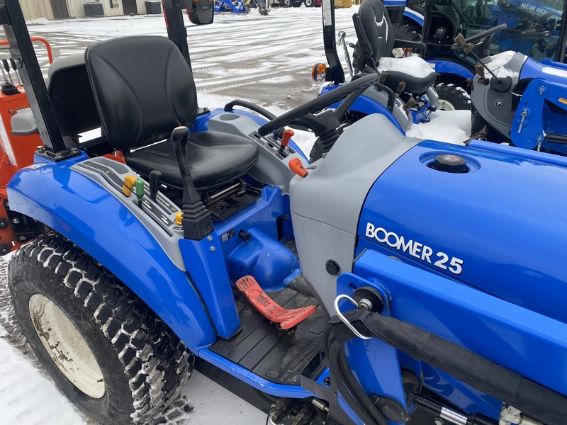 New Holland Boomer 25 Tractor Loader Backhoe
