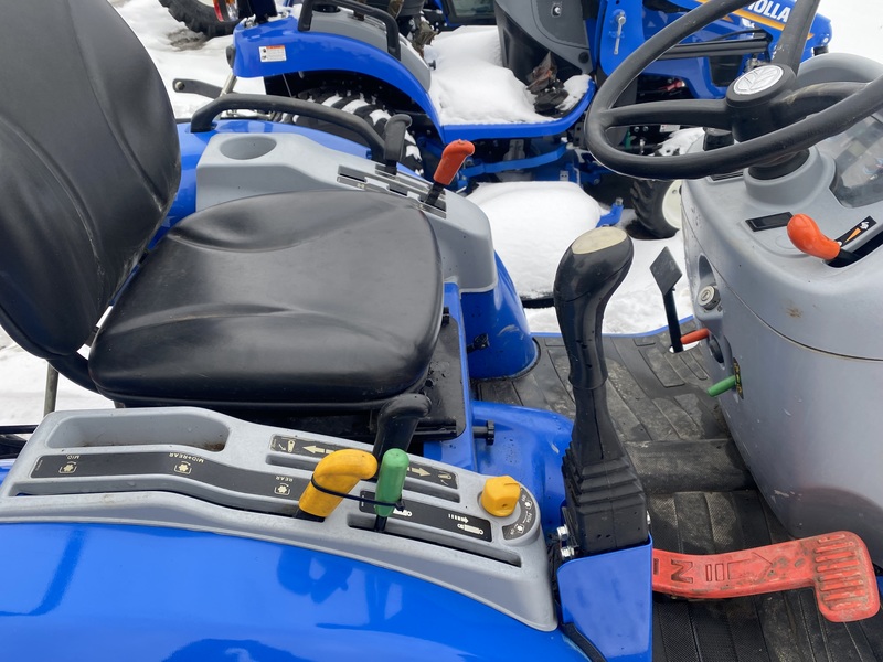 New Holland Boomer 25 Tractor Loader Backhoe