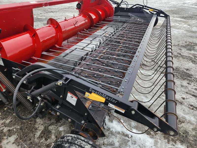 Combines & Harvesting Equipment  Case IH 2016 Pickup Head  Photo