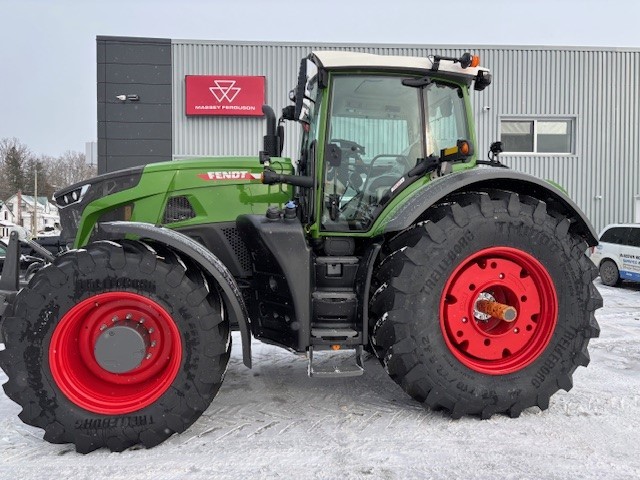Tractors  Fendt 933 Tractor Photo