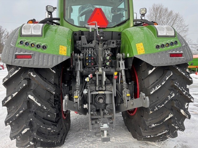 Tractors  Fendt 933 Tractor Photo