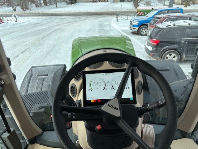 Tractors  Fendt 933 Tractor Photo
