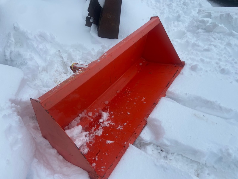Attachments  Kubota Bucket - 5' Photo