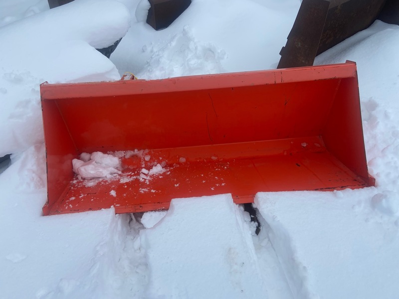 Attachments  Kubota Bucket - 5' Photo