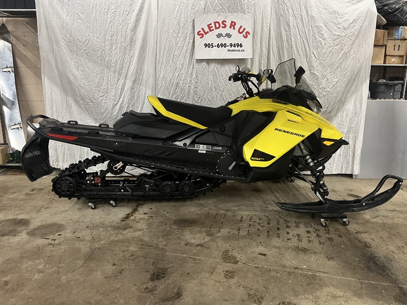 Snowmobiles  Ski-Doo Renegade Photo