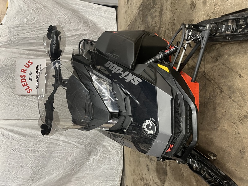 Snowmobiles  Ski-Doo Photo