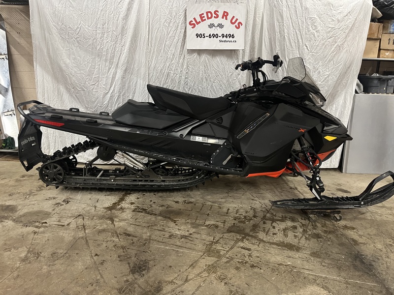 Snowmobiles  Ski-Doo Photo