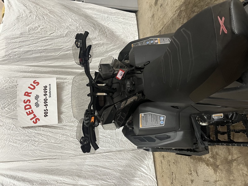 Snowmobiles  Ski-Doo Photo