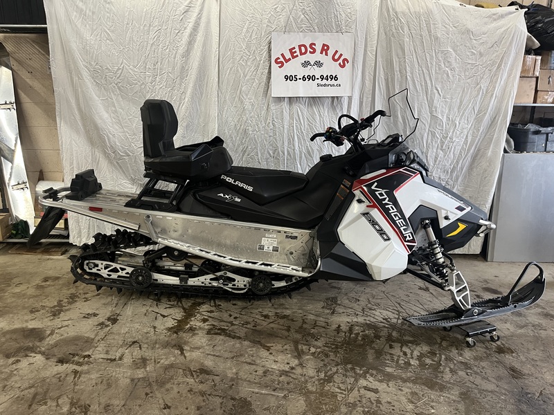 Snowmobiles  Polaris Voyageur Photo