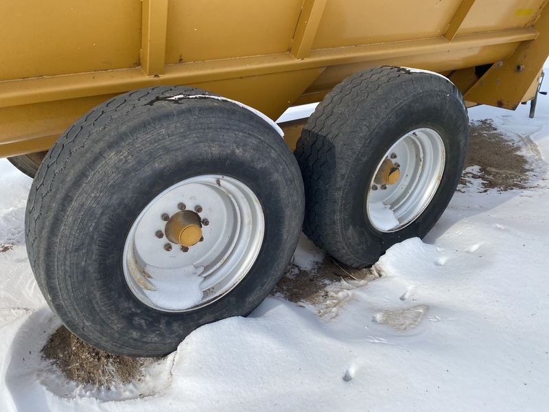 Kuhn Knight 8124 Manure Spreader for sale 