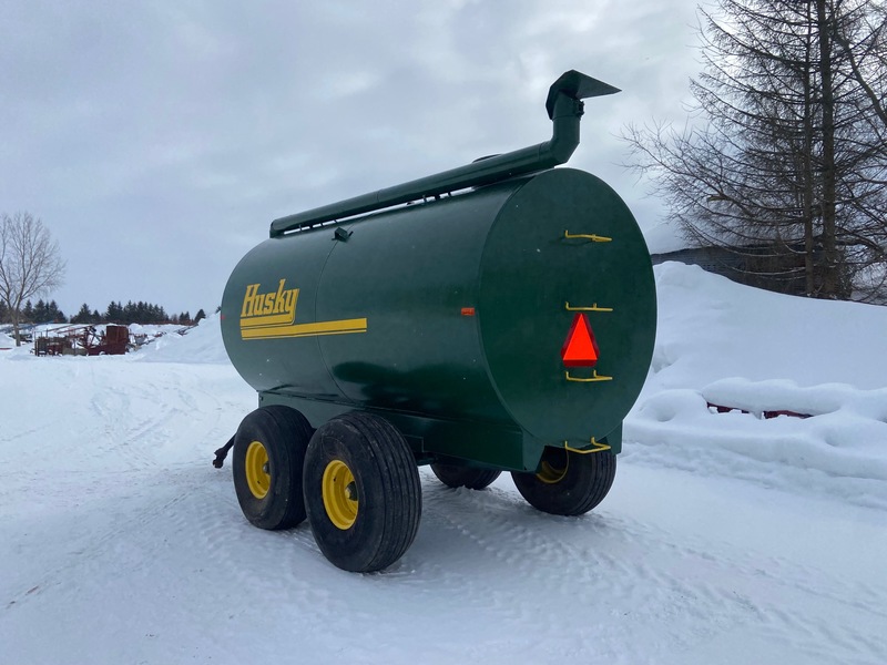 Manure Equipment  Husky Manure Tank Photo