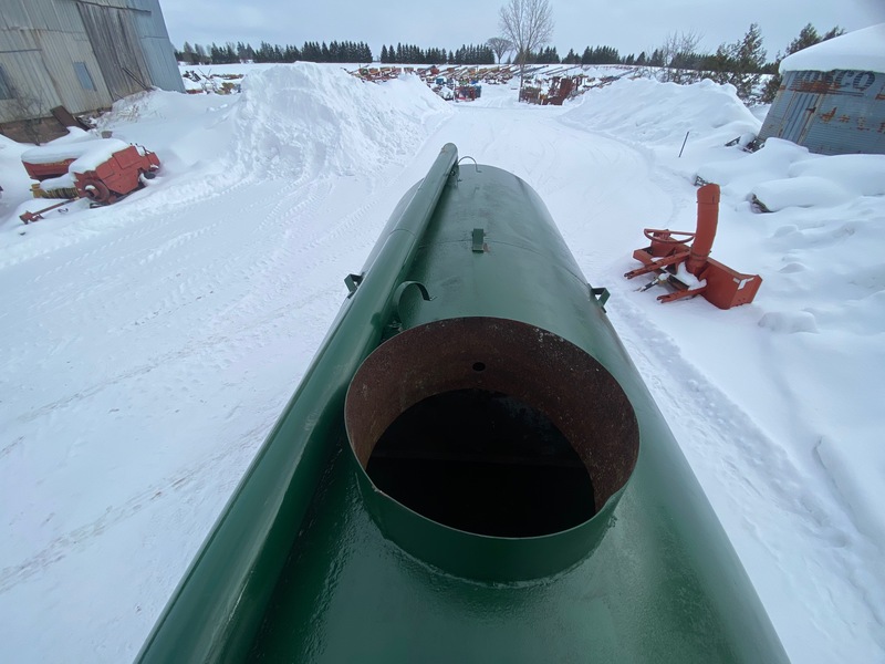 Manure Equipment  Husky Manure Tank Photo