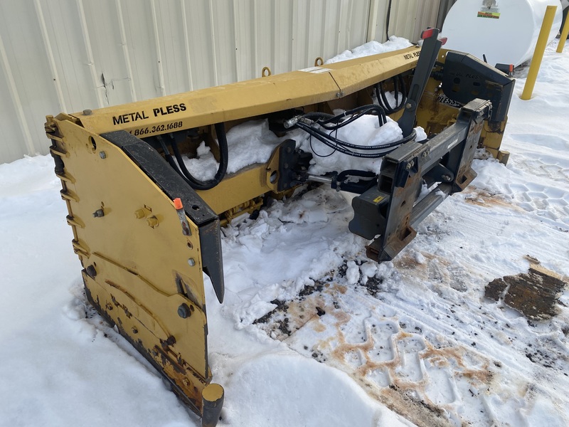 New Holland W80C Loader with Metal Pless 10-16LE