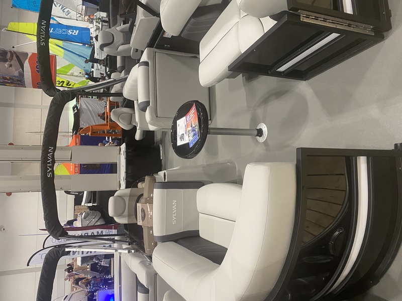 2026 Sylvan Mirage 820 Party/Fish