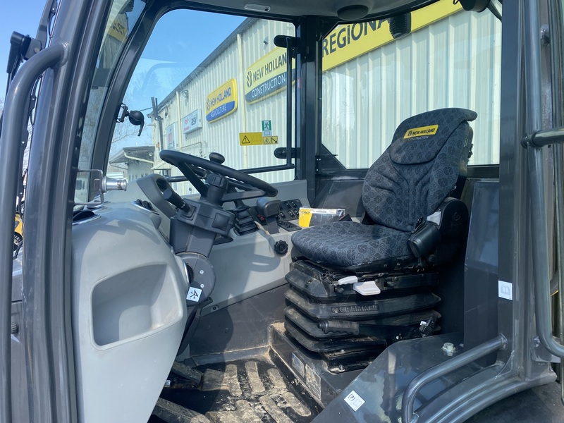 New Holland W80C Loader with Metal Pless 10-16LE