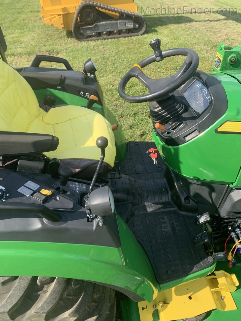 Property Maintenance  2018 John Deere 2032R Photo