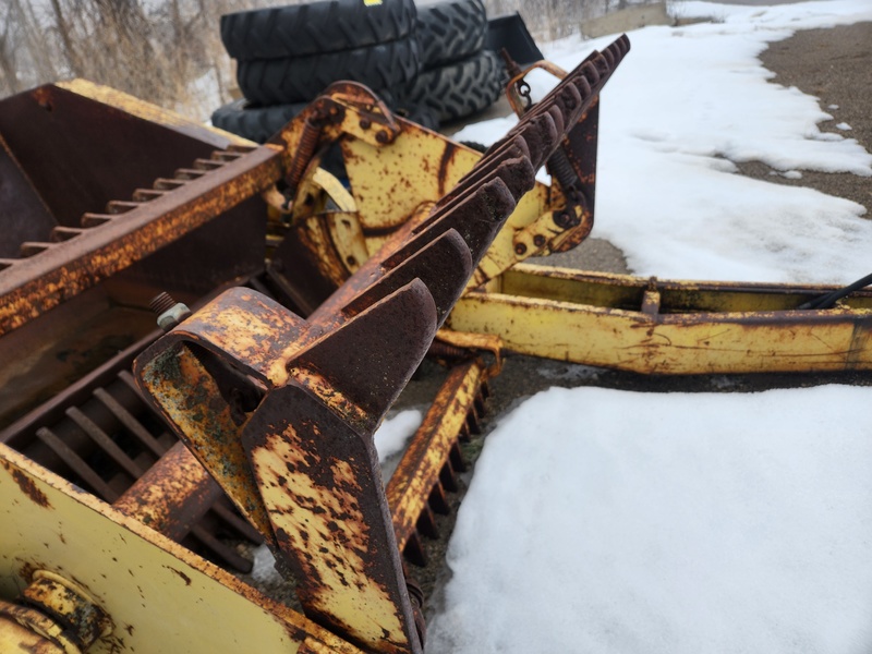 Rock Pickers and Rock Rakes  Degelman 570 Rock Picker Photo
