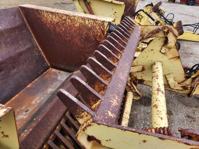 Rock Pickers and Rock Rakes  Degelman 570 Rock Picker Photo